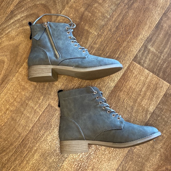 XAPPEAL WOMENS LACE UP COMBAT BOOT - GREY- SIZE 7 - Picture 2 of 6